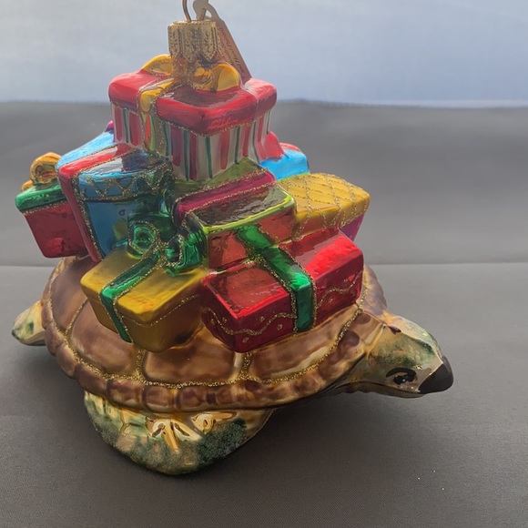 Morawski Turtle delivering Christmas presents 🎄 - Picture 2 of 8